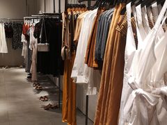 -URBAN REVIVO(欢乐海岸购物中心店)