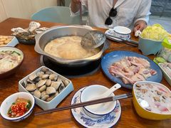 -老何家后安粉·糟粕醋海鲜火锅(三亚湾椰梦长廊店)
