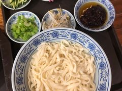 老北京炸酱面-门框胡同百年卤煮(新街口店)