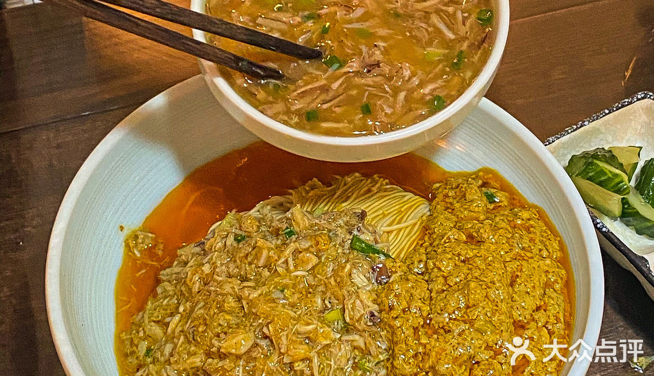 上海这家蟹黄瀑布捞面几乎半碗都是蟹黄...🦀️