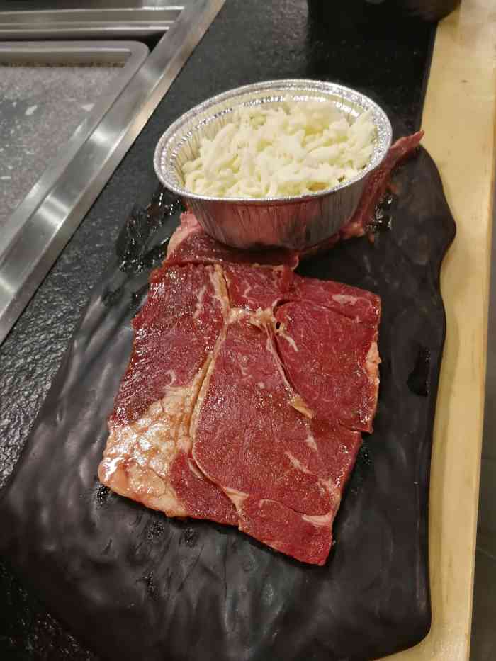 焰遇烤肉(万达店"位置:在万达广场四楼 扶梯口上去就能看见.