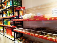 菜品丰富、新鲜、水果特别丰富、五花肉、乌鱼片特别好吃，鱼的种类很多，烤肉味道很不错。-多多鱼自助烤肉鱼火锅(万兴花园店)