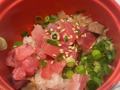 金枪鱼牛油果军舰-京樽回転寿司(奥林匹克店)