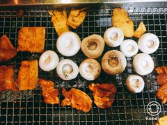口蘑-马路牙子地桌烤肉(工体店)