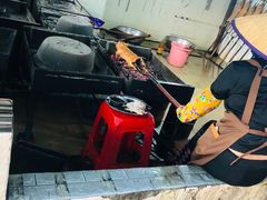 -黄记四更烤乳猪店