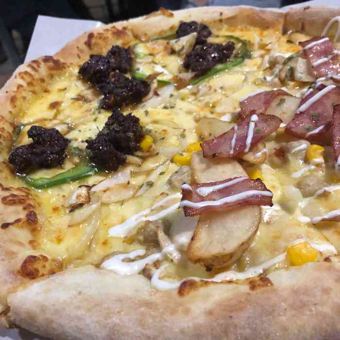 fly pizza & hoodadak chicken-"感觉味道偏甜了一点,口味挺多的,分量