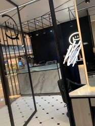 -HAIR CORNER
