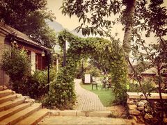 -百里峡七彩艺术小镇