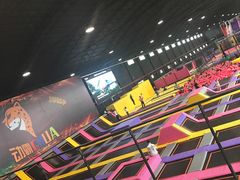 -嘿哟动霸CHUA·新潮玩运动娱乐中心·蹦床滑冰团建乐园