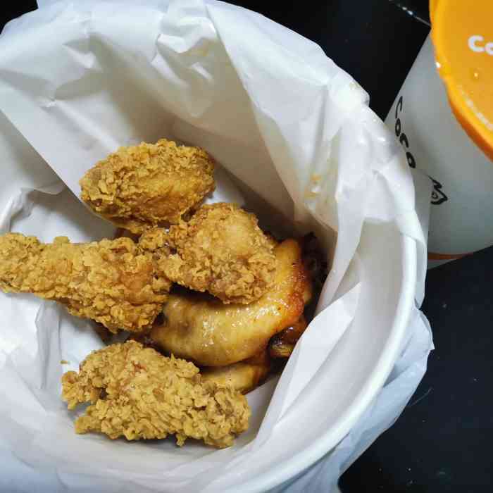 打分 十翅一桶真就很爽啊啊啊 但是我记忆里应该