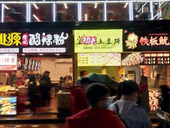 等位区-八一好吃街·高品美食广场