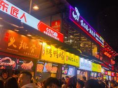 等位区-八一好吃街·高品美食广场