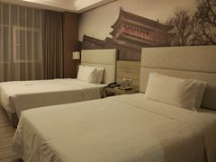 -西安大雁塔科技大学地铁站亚朵酒店