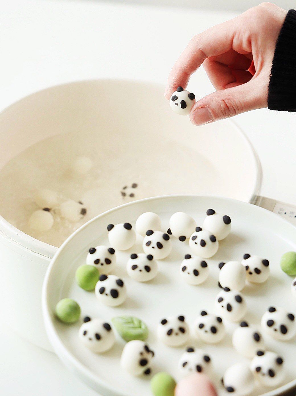 元宵佳节一口一个的超萌熊猫小汤圆简直太暖心了!