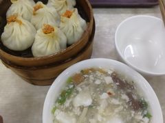 顶黄加蟹小笼包-常州糕团店(北大街新世纪商城店)