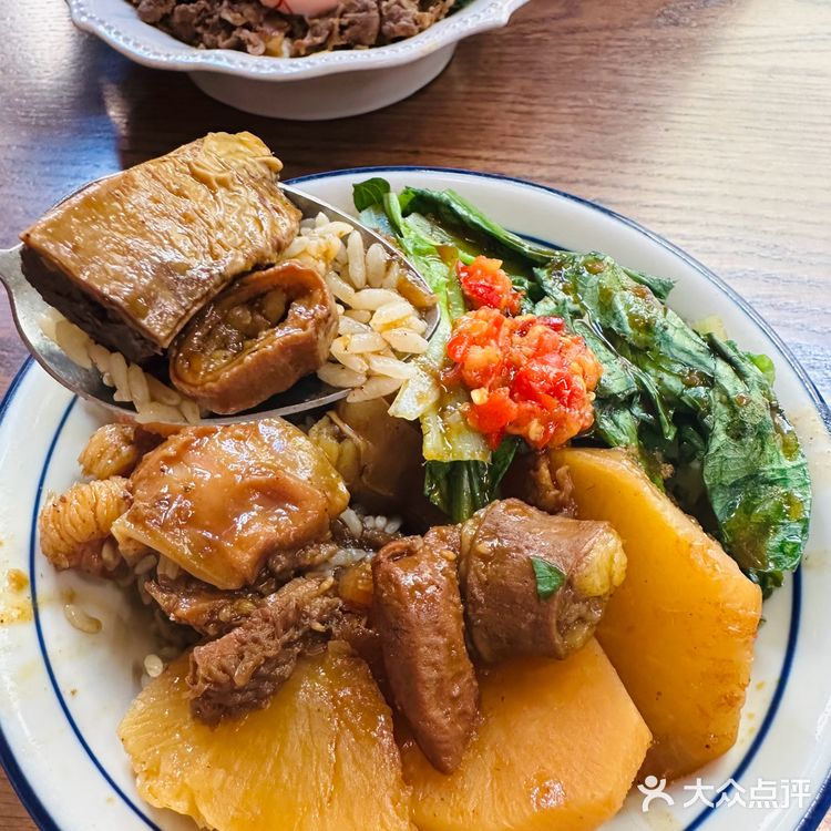 冬天来一碗热腾腾牛杂饭～
