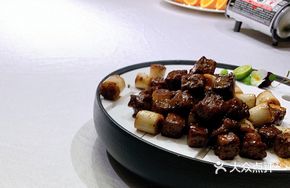 Beef Cubes with Snowflake Beef in Beijing Style