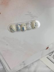 -伊人脱毛美甲美睫连锁机构