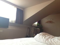 顶层阁楼大床房-杨桃院子旅馆(厦门鼓浪屿中华红墨店)