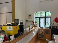 -彳亍咖啡·这里(水湾路店)