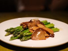 牛肝菌扒芦笋-一坐一忘云南菜(卓悦中心)