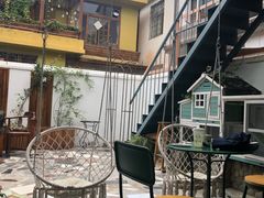 -喵屿·大理花园猫咖