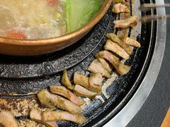 香茅草猪雪花-阿山卓·野生菌火锅·纳西火塘烤肉