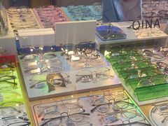 -天空之镜眼镜店蔡司依视路配镜授权零售店(望京颐堤港店)
