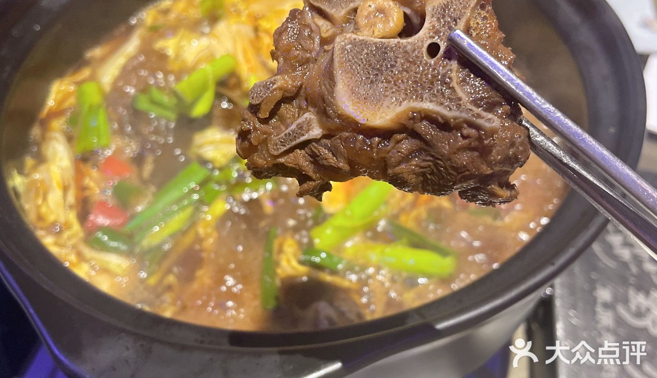 一打鲜嫩羊肉串🥩，烤起！