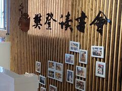 -新华里咖啡书吧(新华书店小寨店)