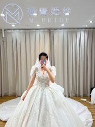 -曼青婚纱礼服馆