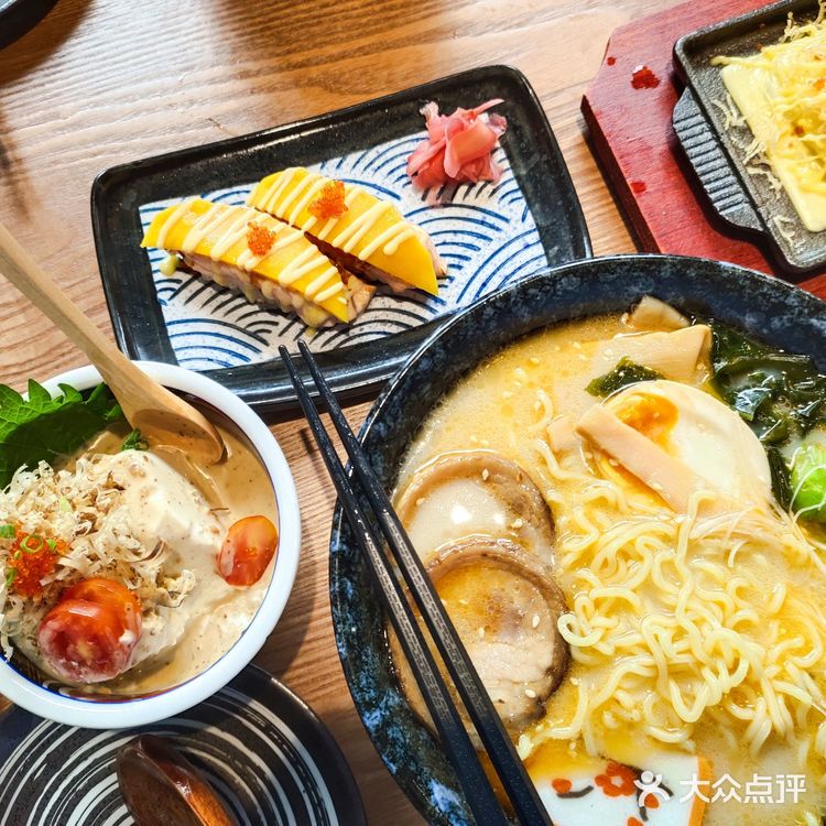 点了两份单人套餐，又单独点了一份年糕一份虾球