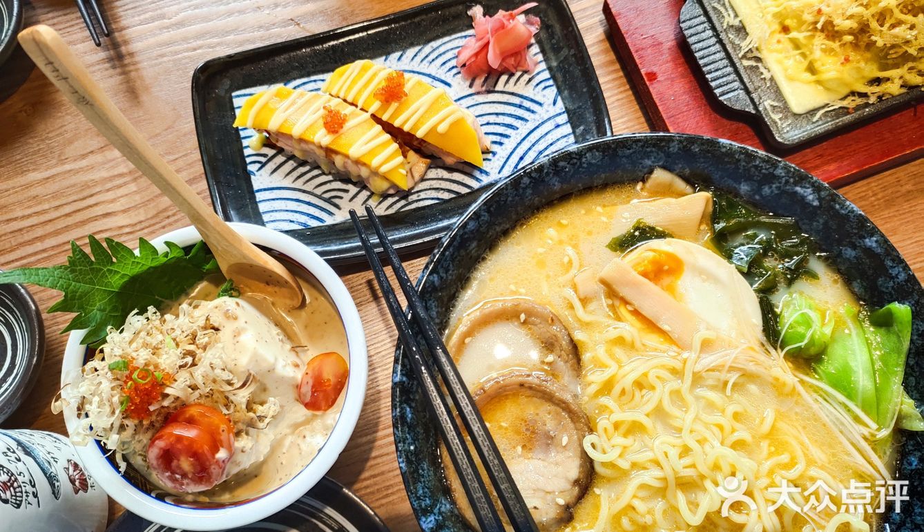 点了两份单人套餐，又单独点了一份年糕一份虾球