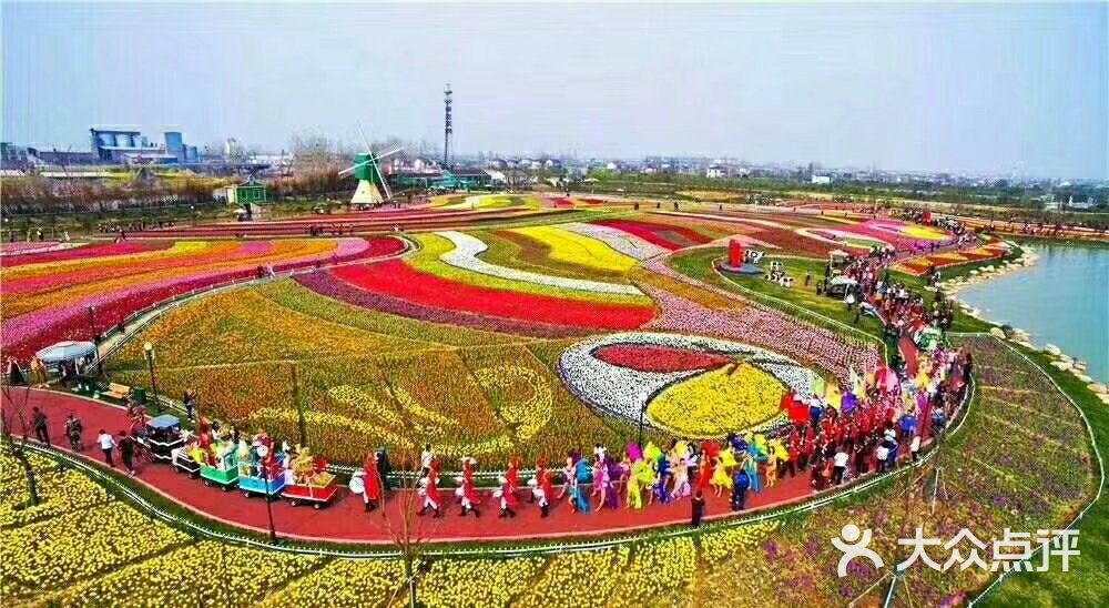 湖山在望花园体育中心