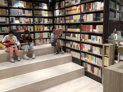 -钟书阁(群光广场店)