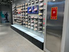 -李宁(西湖银泰城店)