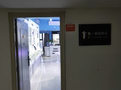 -提一眼镜·蔡司·依视路(小寨店)
