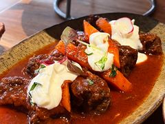 红酒牛肋条配酸奶油-五感食喜(南城店)