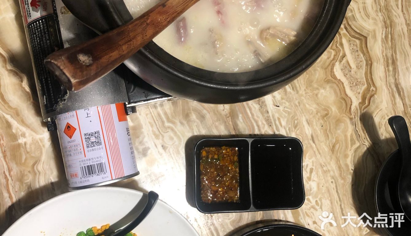 卤肉饭，一般般，饭也不是特别好