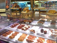 面包甜点陈列柜-丽都DELICATESSEN熟食店