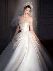 -衣贝姿婚纱礼服馆