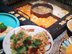 -老牌坊云南鱼豆花火锅(哈西万达店)