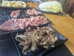 -果松木炭酸菜铜火锅·外婆参鸡汤