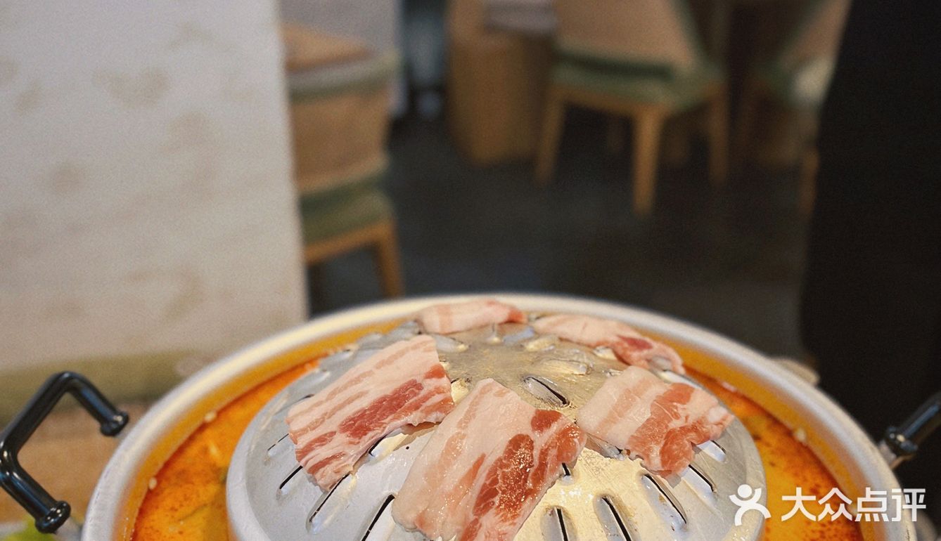 年轻人生活新方式-边吃火锅边烤肉～