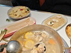 -洪氏嗨捞·猪肚鸡火锅(阳光天地店)