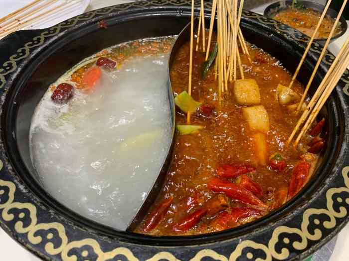 蜀园串串香火锅-"那天下班了,自己来到这家云南米线店,这店.