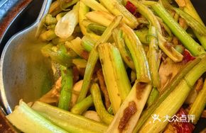 Braised Abalone with Celery in Clay Pot