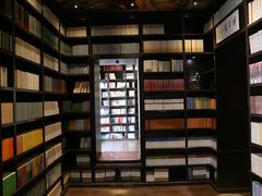 -钟书阁(松江泰晤士小镇店)