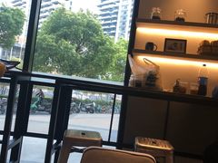 靠窗位-瑞幸咖啡(怡富广场店)