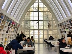 -钟书阁(松江泰晤士小镇店)